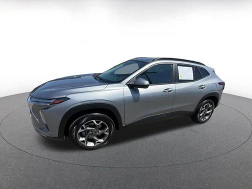 Sterling Gray Metallic 2025 Chevrolet Trax LT