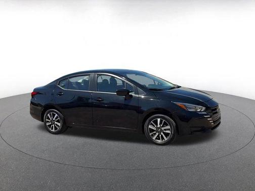 Super Black 2025 Nissan Versa 1.6 SV