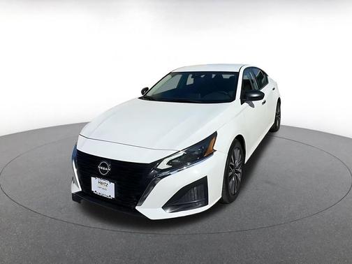 Glacier White 2025 Nissan Altima SV FWD