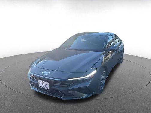 2025 Hyundai ELANTRA SEL
