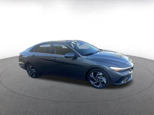 2025 Hyundai ELANTRA SEL