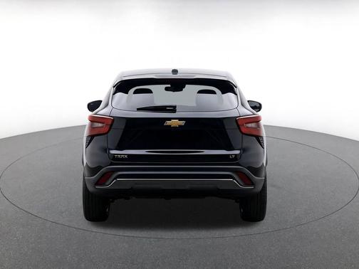Mosaic Black Metallic 2025 Chevrolet Trax LT