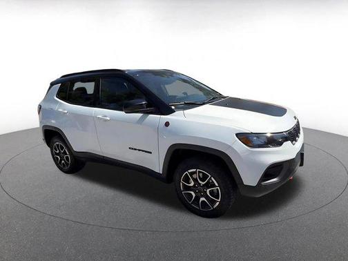 Bright White Clearcoat 2025 Jeep Compass Trailhawk