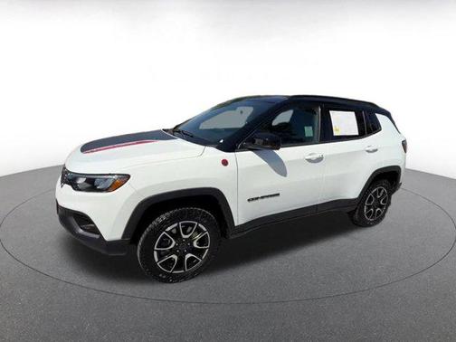 Bright White Clearcoat 2025 Jeep Compass Trailhawk