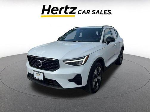 2024 Volvo XC40 CORE