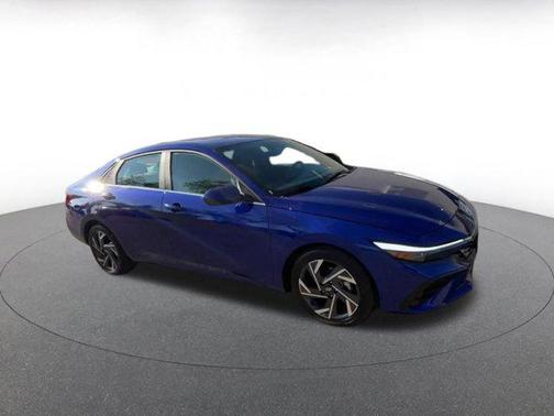 2025 Hyundai ELANTRA SEL