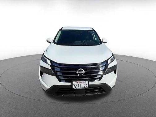 Everest White Pearl 2025 Nissan Rogue SV