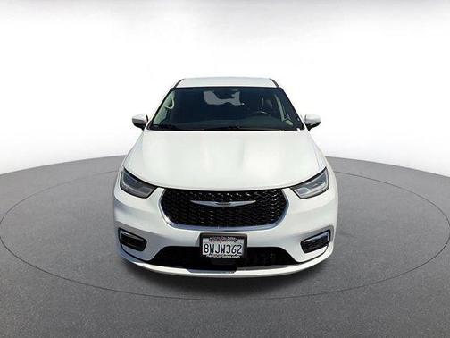 Bright White Clearcoat 2023 Chrysler Pacifica Touring L