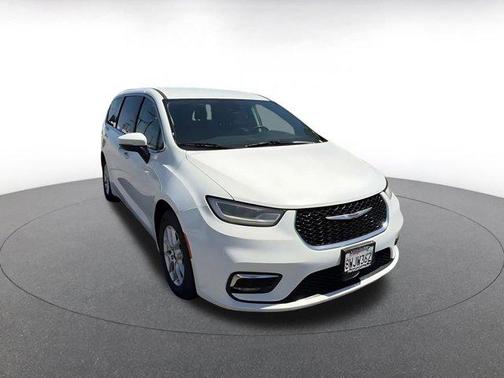 Bright White Clearcoat 2023 Chrysler Pacifica Touring L