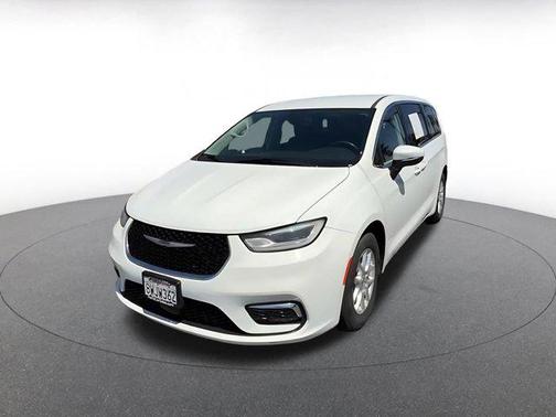 Bright White Clearcoat 2023 Chrysler Pacifica Touring L