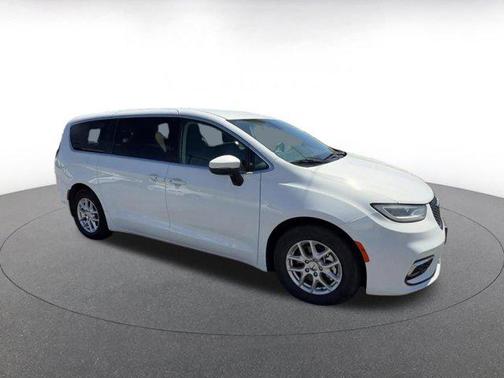Bright White Clearcoat 2023 Chrysler Pacifica Touring L