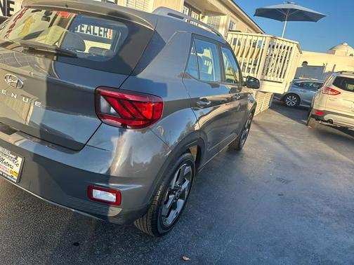2023 Hyundai VENUE SEL