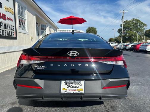 2025 Hyundai ELANTRA SE