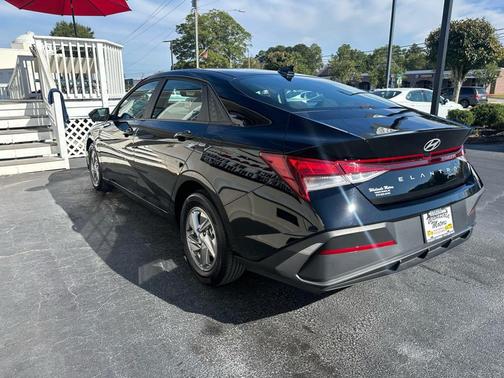 2025 Hyundai ELANTRA SE