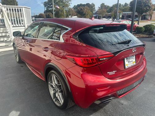2017 INFINITI QX30 Sport