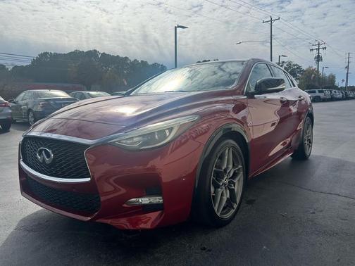 2017 INFINITI QX30 Sport