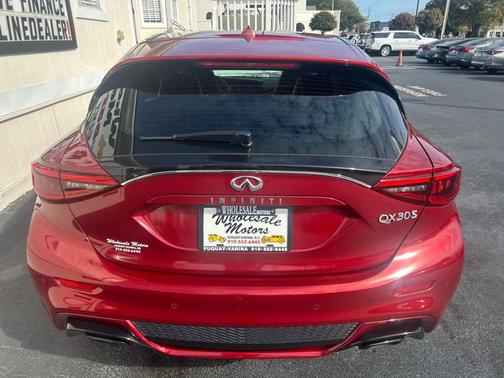 2017 INFINITI QX30 Sport