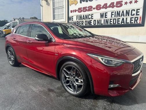 2017 INFINITI QX30 Sport