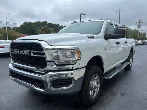 2023 RAM 2500 Tradesman Crew Cab 4x4 6'4' Box