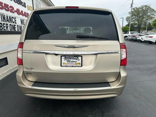 2013 Chrysler Town & Country Touring