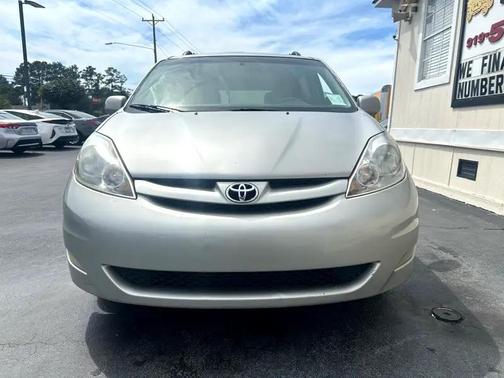 2007 Toyota Sienna XLE