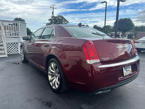 2018 Chrysler 300 Touring