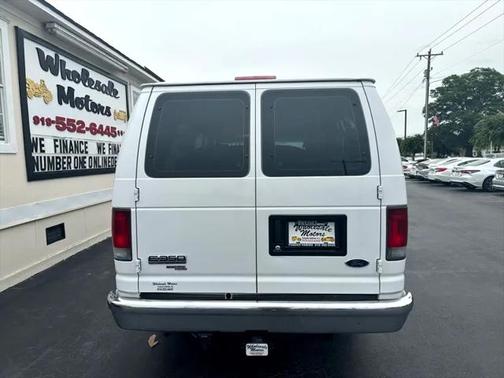 2008 Ford E350 Super Duty XL Wagon