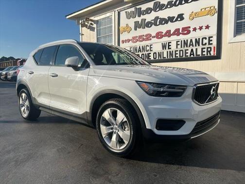 2020 Volvo XC40 T5 Momentum