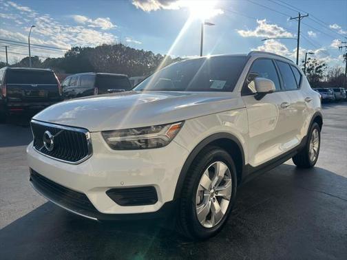 2020 Volvo XC40 T5 Momentum