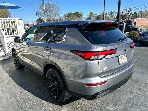 2023 Mitsubishi Outlander SE Black Edition 2WD