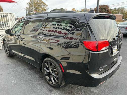 2018 Chrysler Pacifica Touring-L Plus