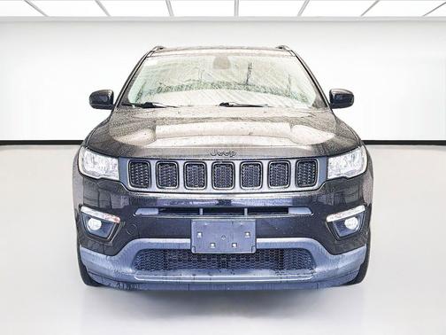 Diamond Black Crystal Pearlcoat 2019 Jeep Compass Latitude