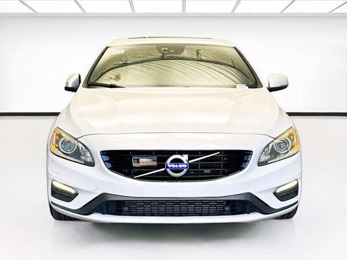 2017 Volvo S60 T6 R-Design Platinum
