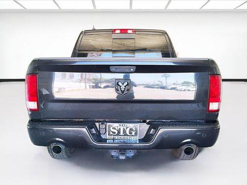 Brilliant Black Crystal Pearlcoat 2018 RAM 1500 Big Horn