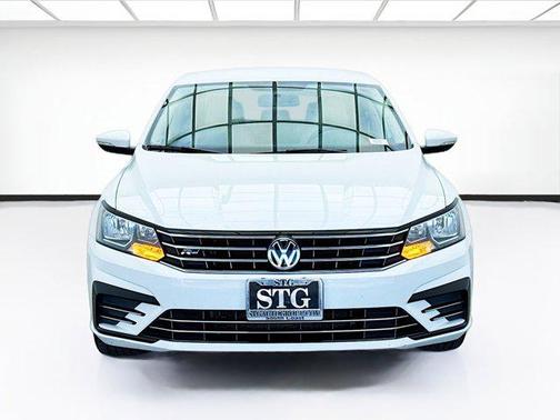 2017 Volkswagen Passat 1.8T R-Line w/Comfort