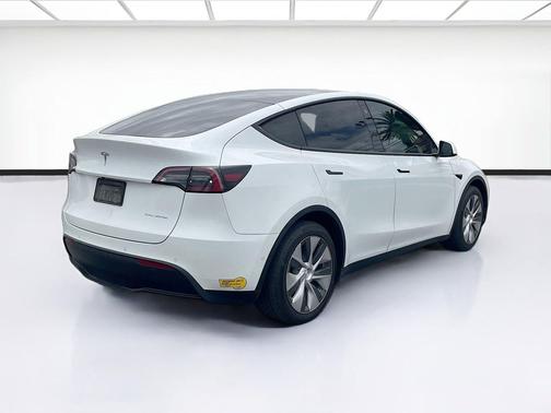 Pearl White Multi-Coat 2022 Tesla Model Y Long Range Dual Motor All-Wheel Drive