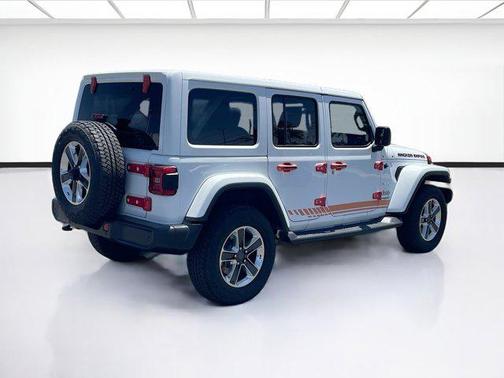 Bright White Clearcoat 2019 Jeep Wrangler Unlimited Sahara