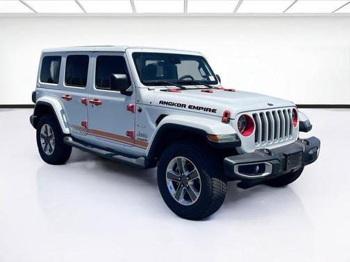Bright White Clearcoat 2019 Jeep Wrangler Unlimited Sahara