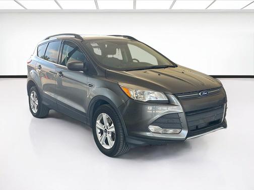 Magnetic 2016 Ford Escape SE