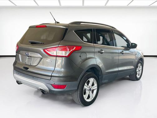 Magnetic 2016 Ford Escape SE
