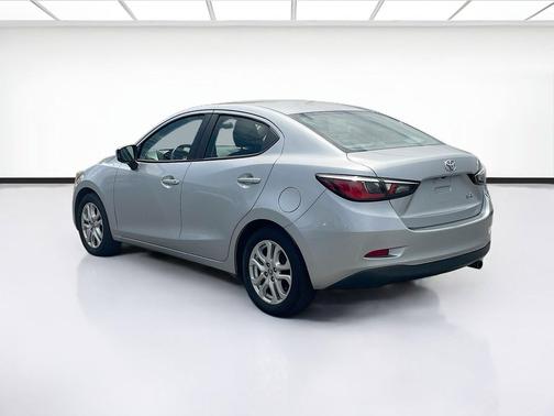 Chromium 2018 Toyota Yaris iA Base