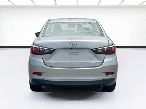 Chromium 2018 Toyota Yaris iA Base
