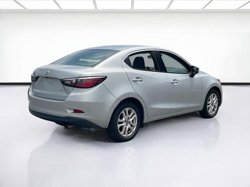Chromium 2018 Toyota Yaris iA Base