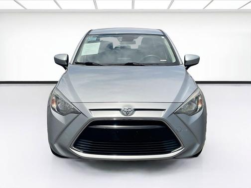Chromium 2018 Toyota Yaris iA Base