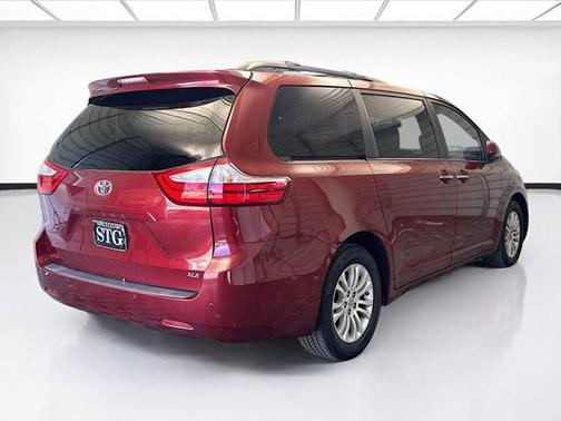 2016 Toyota Sienna XLE