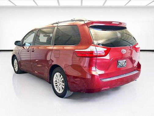 2016 Toyota Sienna XLE