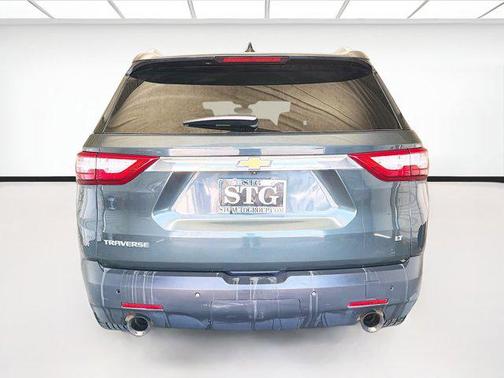 Graphite Metallic 2018 Chevrolet Traverse LT Cloth