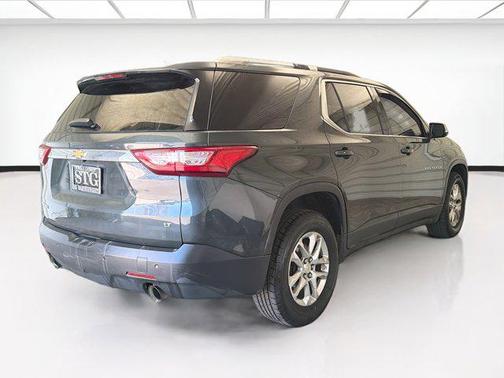 Graphite Metallic 2018 Chevrolet Traverse LT Cloth