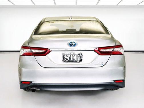2020 Toyota Camry Hybrid XLE