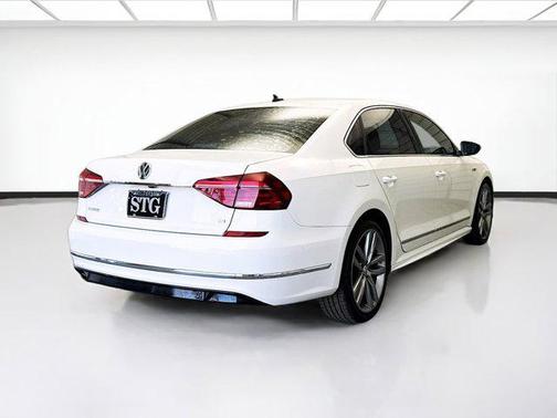 2017 Volkswagen Passat 1.8T R-Line w/Comfort